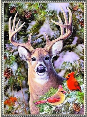 Олень и кардиналы в зимнем лесу