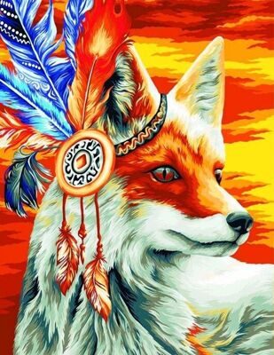 Рыжая лиса с украшением из перьев